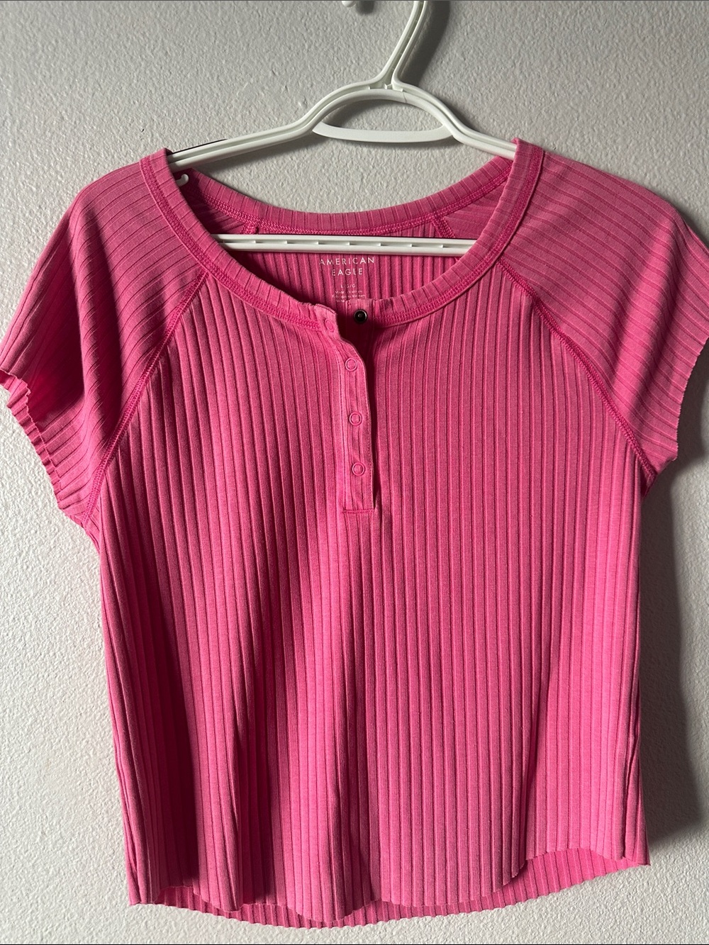 American Eagle Outfitters Hot Pink Ribbed Henley Crop Top sz L